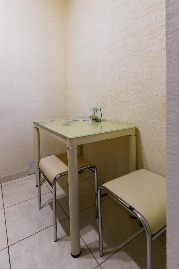 8 Svyatoho Teodora Square Apartments Lviv Ngoại thất bức ảnh